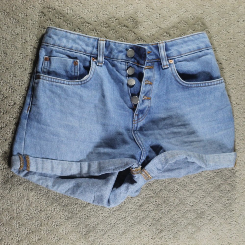 Vintage Roxy Size 27 High Rise Button Fly Cuffed Denim Shorts